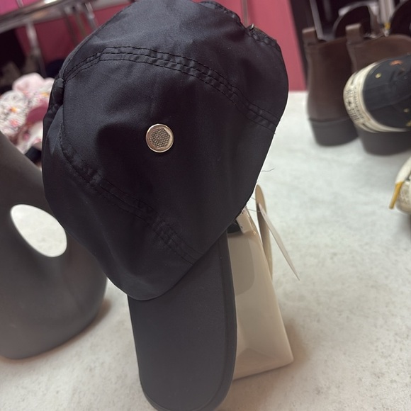 Nike Black Sports Cap - Picture 4 of 5